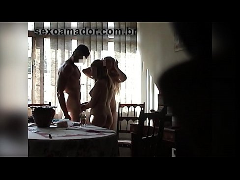 ❤️ Le amiche del sesso invitano un uomo gigante e una cosa a tre con lui ️ Video di sessoal it.sexuria-net.ru ️❤