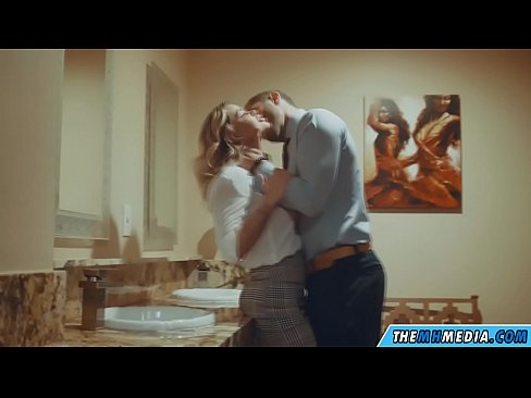 ❤️ Quando una bionda formosa ti seduce in un bagno pubblico ️ Video di sessoal it.sexuria-net.ru ️❤